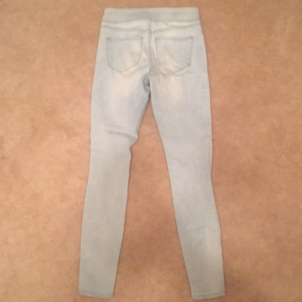 💙Light-Washed Jeans💙 - Picture 2 of 3